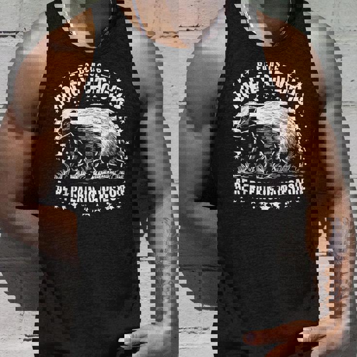 ラーテルはとんでもなく素晴らしい面白い動物だから タンクトップ 彼への贈り物