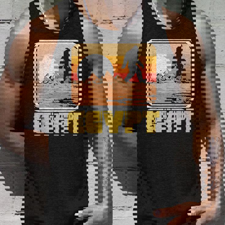 レトロ ビッグフット & ピラミッド エジプト サスカッチ グラフィック タンクトップ 彼への贈り物