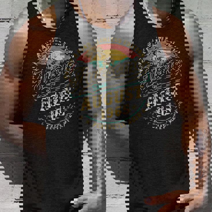 レトロな60歳の男性向け誕生日プレゼント 1965年8月 60歳 タンクトップ 彼への贈り物