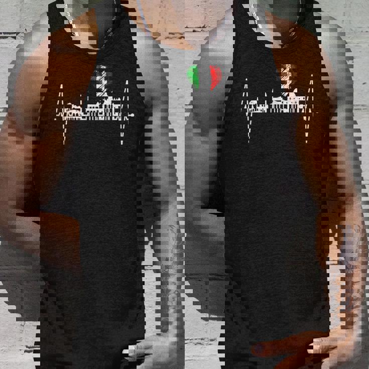 ローマ・コロッセオ・ハートビート・ローマ・スカイライン・ローマ・イタリア・イタリア タンクトップ 彼への贈り物