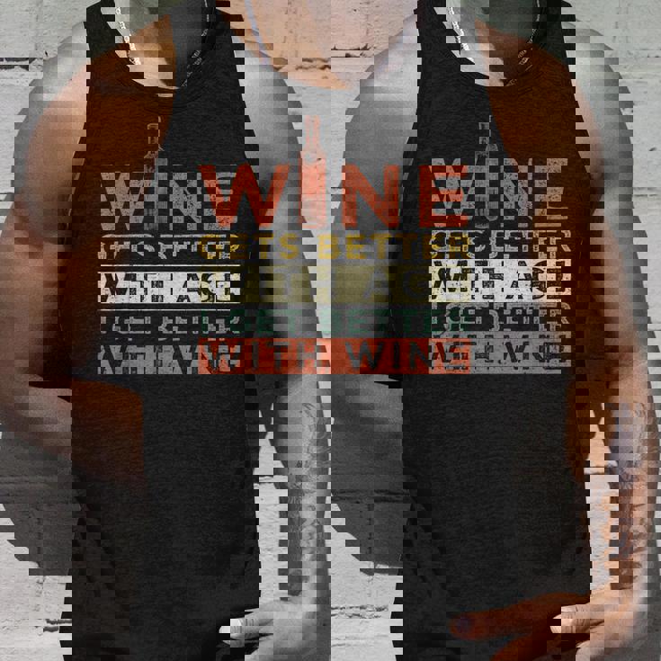 ワインは年を重ねるごとに良くなる私はワインと共に良くなる タンクトップ 彼への贈り物