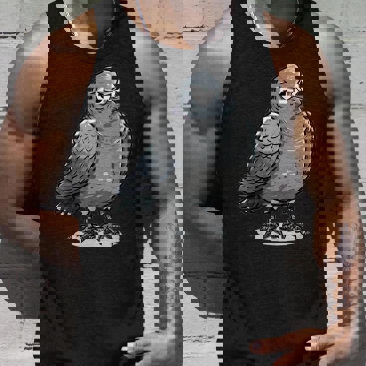 不機嫌そうなピジョン I カートゥーンピジョン タンクトップ 彼への贈り物