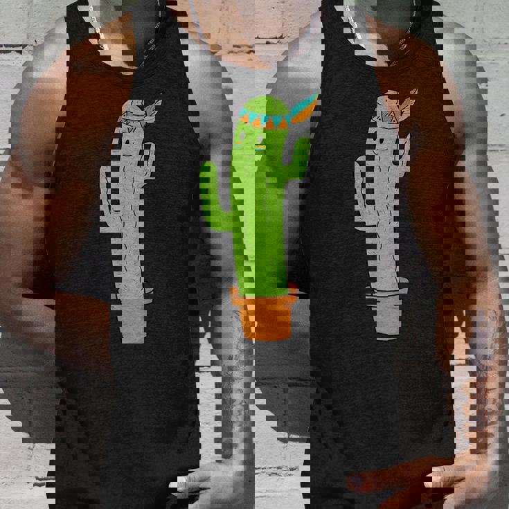 先住民のサボテンと頭飾りと羽 タンクトップ 彼への贈り物