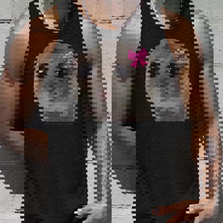 公式悲しいハムスターミーム タンクトップ 彼への贈り物