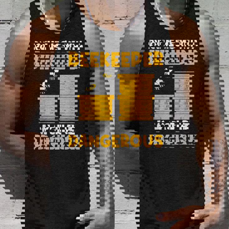 収穫養蜂家 これらを植えてミツバチを救いましょう タンクトップ 彼への贈り物