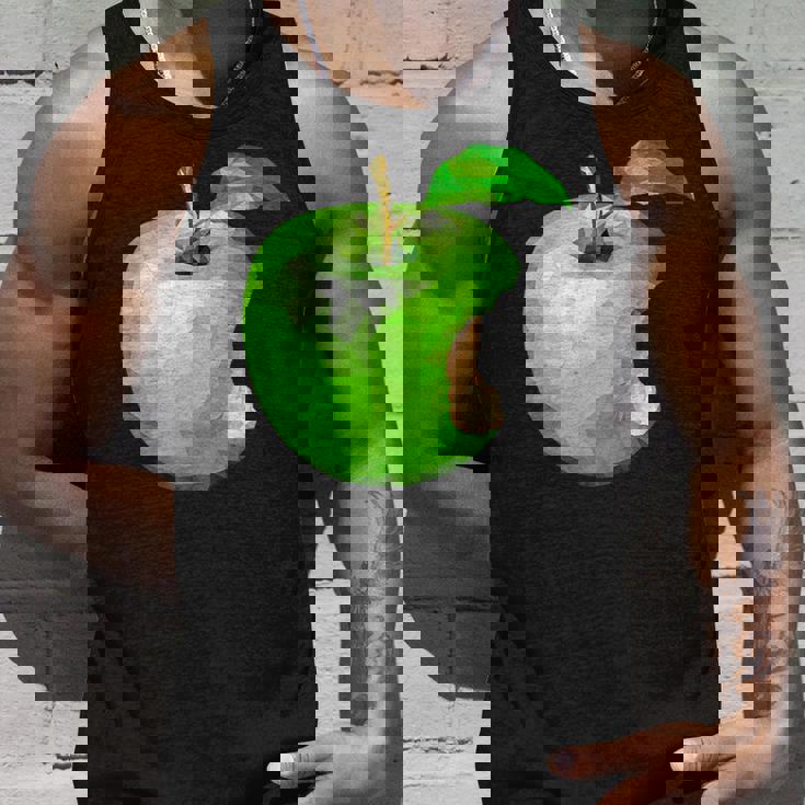 噛まれた青リンゴのイラスト タンクトップ 彼への贈り物