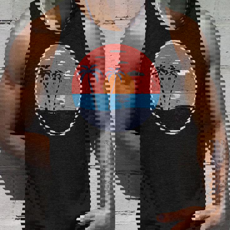 夏のビーチパームグラフィックポケットパッチバッジアイコンミニマリスト。 タンクトップ 彼への贈り物