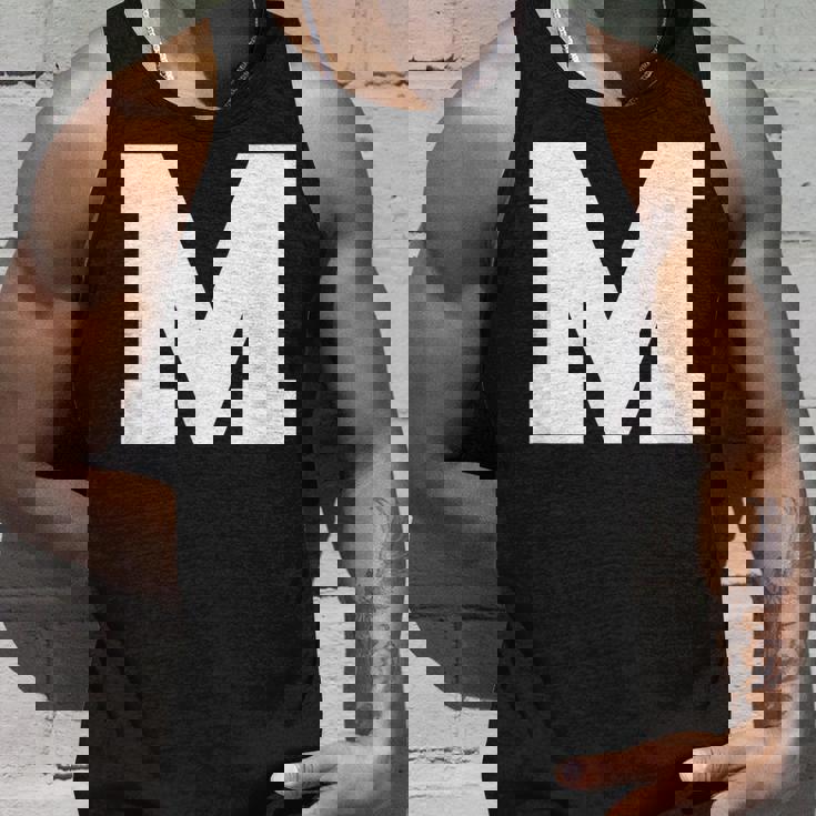 大文字 M アルファベットモノグラム イニシャル タンクトップ 彼への贈り物