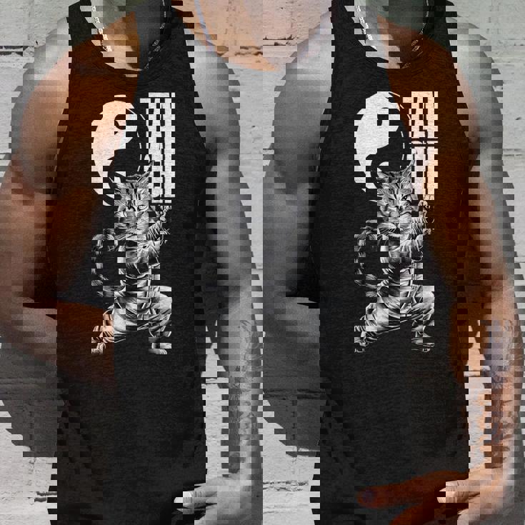 太極拳武術の陰陽を演じるかわいい猫 タンクトップ 彼への贈り物