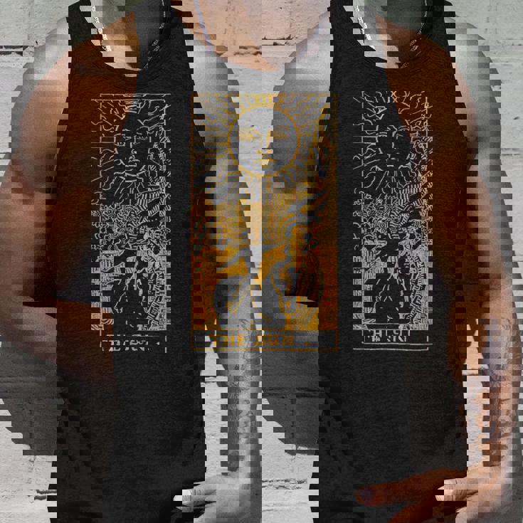 太陽ゴールドタロットカードtシャツ タンクトップ 彼への贈り物