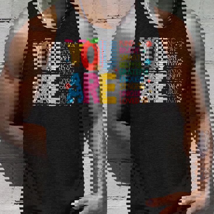 学校の初日に、あなたは素敵で、勇敢で、インスピレーションを与える先生です。 タンクトップ 彼への贈り物