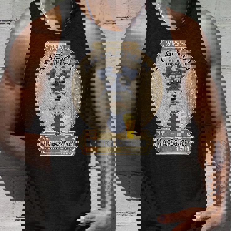 幸せはビールを持った老人にある ミニチュア・シュナウザー タンクトップ 彼への贈り物