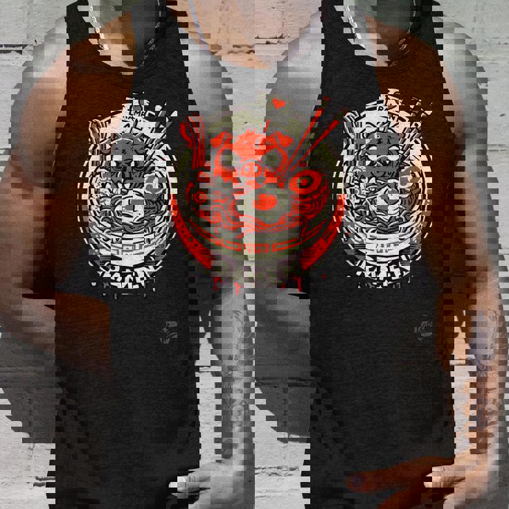 日本のラーメンは豚が大好き、ラーメンが大好き タンクトップ 彼への贈り物