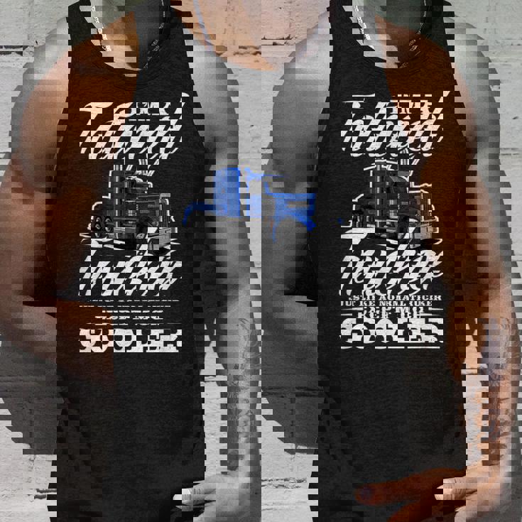 メンズ 普通のトラッカービッグリグトラックドライバーのようなタトゥーの入ったトラッカー タンクトップ 彼への贈り物