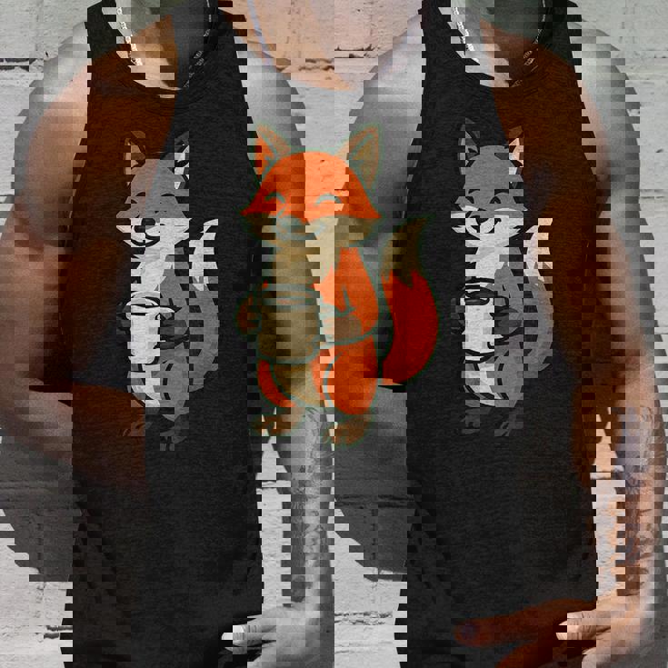 朝のコーヒーを楽しむ居心地の良いキツネ。 タンクトップ 彼への贈り物