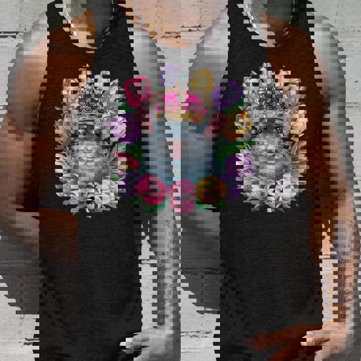 王冠とカラフルなチューリップを持つかわいいチンチラ タンクトップ 彼への贈り物