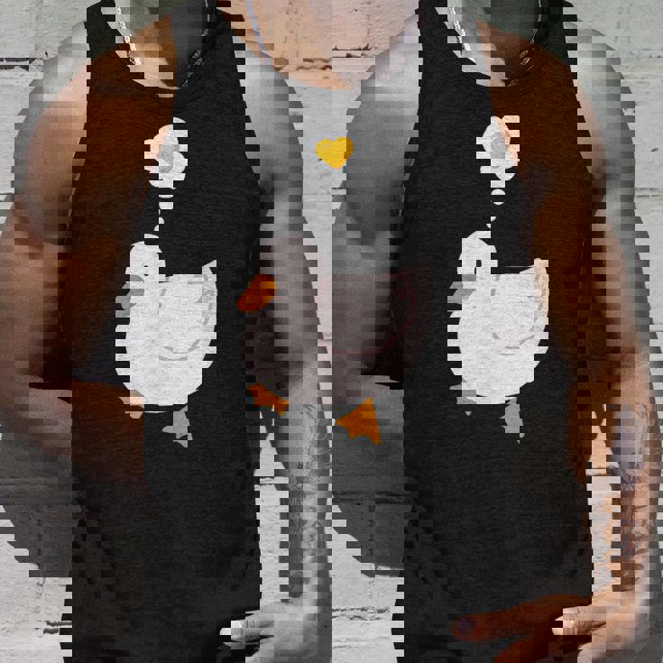 目玉焼きのハートがかわいいアヒル好きのデザイン。 タンクトップ 彼への贈り物