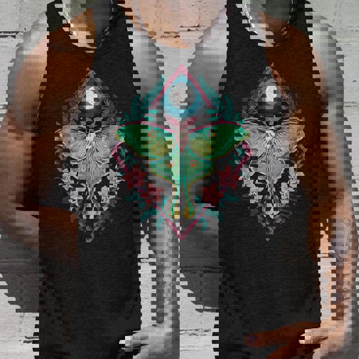 神秘的なルナモスムーンフローラルボーホーネイチャースピリットデザイン。 タンクトップ 彼への贈り物