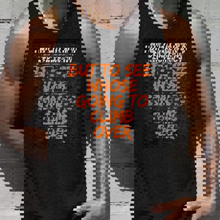 私は他の人を締め出すのではなく、見るために壁を作りました。 タンクトップ 彼への贈り物