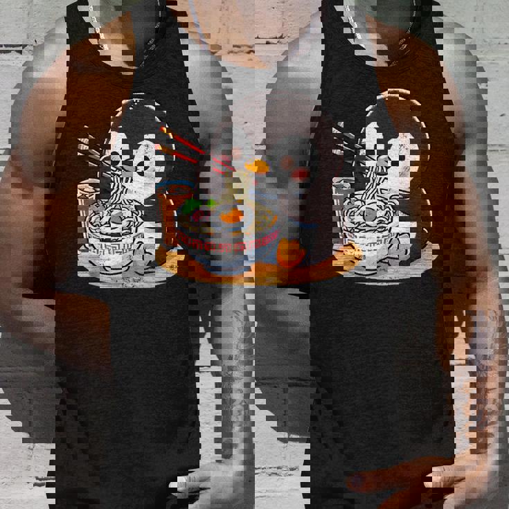 箸でラーメンを食べるかわいいペンギン タンクトップ 彼への贈り物