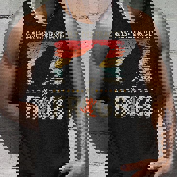 簡単に気を散らせるカエルのヴィンテージなカエル愛好家。 タンクトップ 彼への贈り物