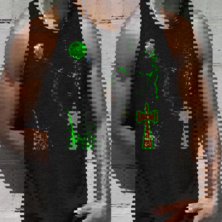 緑のスプレーの木のけん玉を渡ってガラスの球体に煙の波 タンクトップ 彼への贈り物