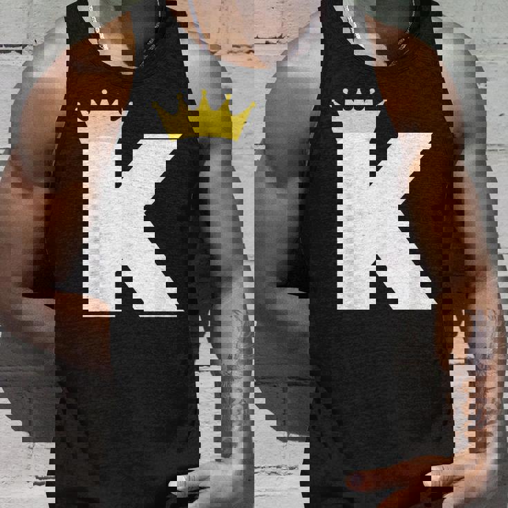 英文字 K 大文字 アルファベット モノグラム イニシャル キング クイーン クラウン タンクトップ 彼への贈り物