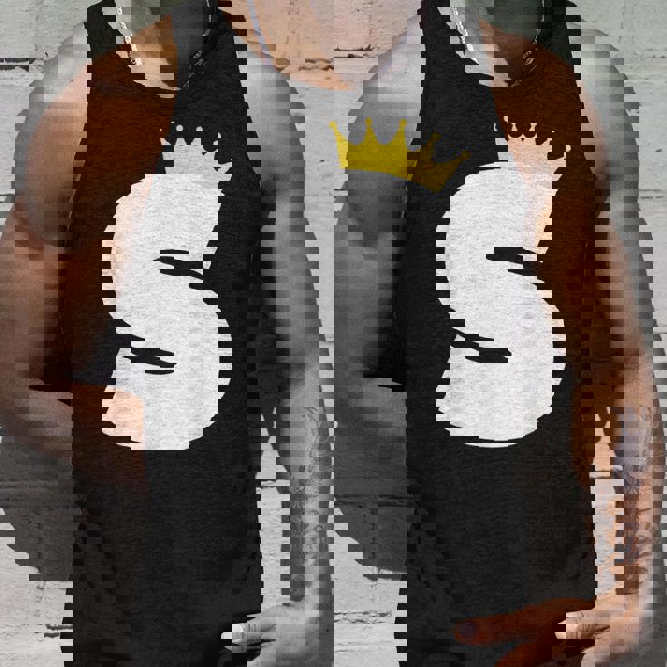 英文字 大文字 アルファベット モノグラム イニシャル キング クイーン クラウン タンクトップ 彼への贈り物