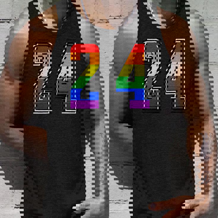 虹 24チーム短期大学スポーツレインボーカラー番号制ユニフォーム タンクトップ 彼への贈り物