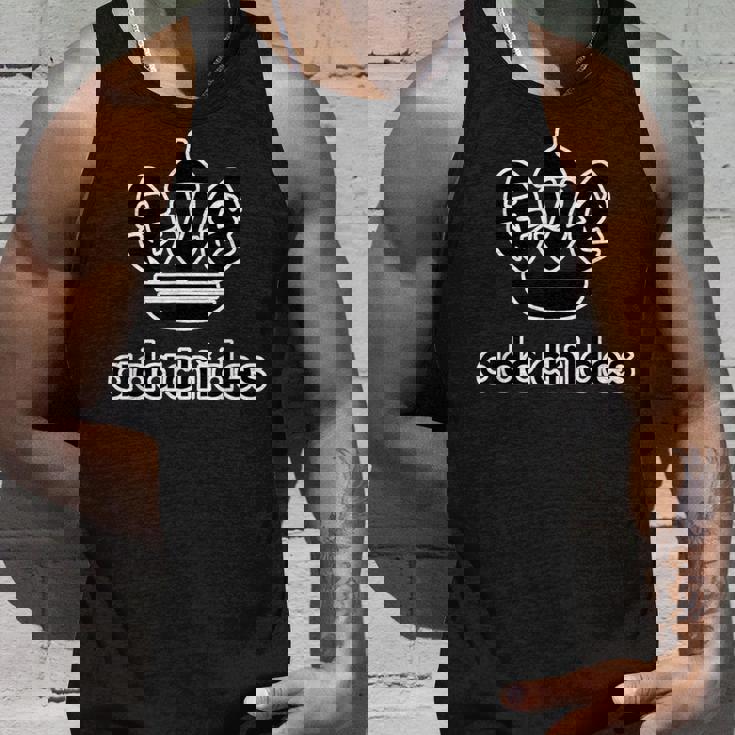 足立です Adachides《23区》足立区 パロディ ブランド【ロゴ ブラック 黒】ジモティ 地元愛 面白 タンクトップ 彼への贈り物