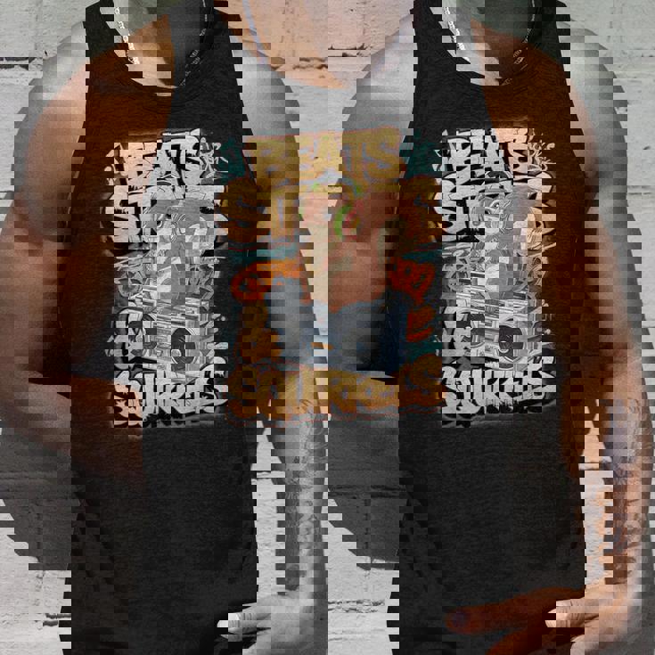 都市公園の都会のリス スタイリッシュで楽しいどんぐりアドベンチャー タンクトップ 彼への贈り物