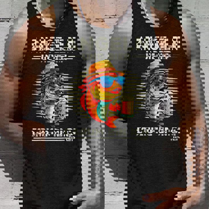 釣り人の服 面白いことわざ釣りとビールサーモンデザイン タンクトップ 彼への贈り物