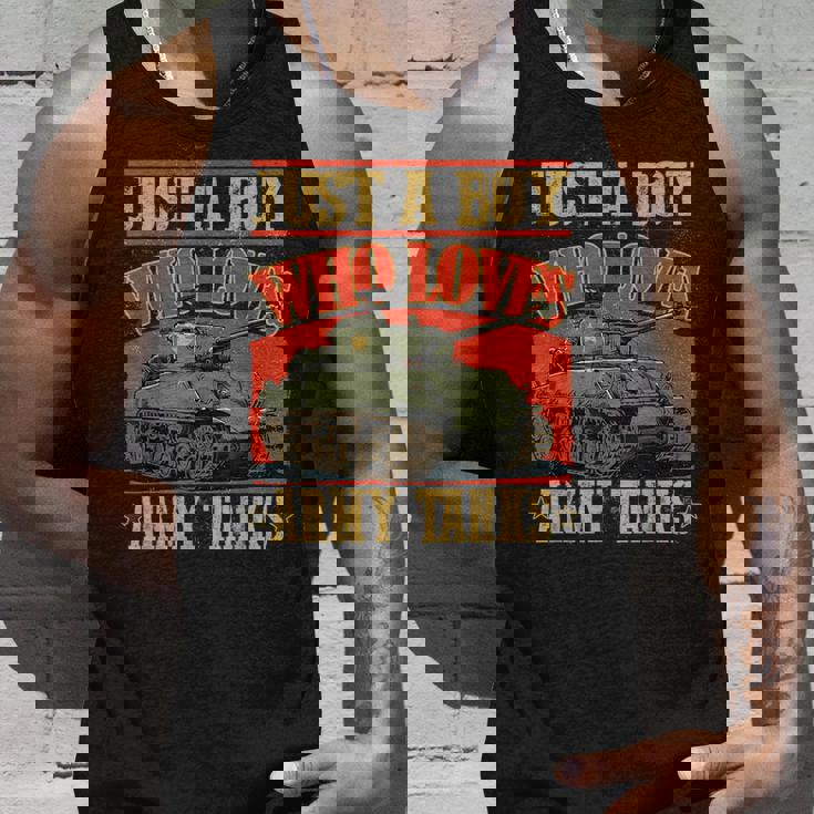 陸軍戦車が大好きな少年第二次世界大戦のシャーマン戦車 タンクトップ 彼への贈り物