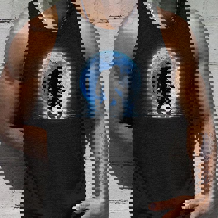 面白いtシャツ 釣りバカ 青い月と釣り人 メンズ おもしろ 面白い 服 オリジナル 海釣り 川釣り ビッグフット ネタ タンクトップ 彼への贈り物