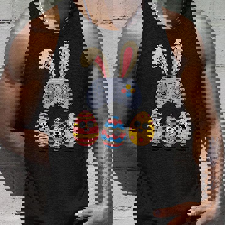 面白いイースタービデオゲームコントローラーと卵 タンクトップ 彼への贈り物