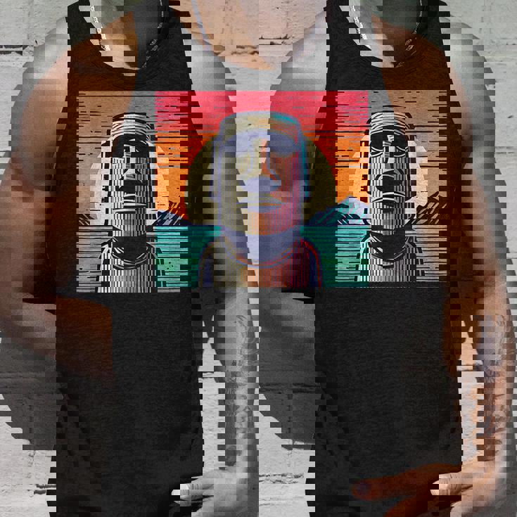 面白いイースター島像 レトロなモアイヘッドラパヌイv3 タンクトップ 彼への贈り物