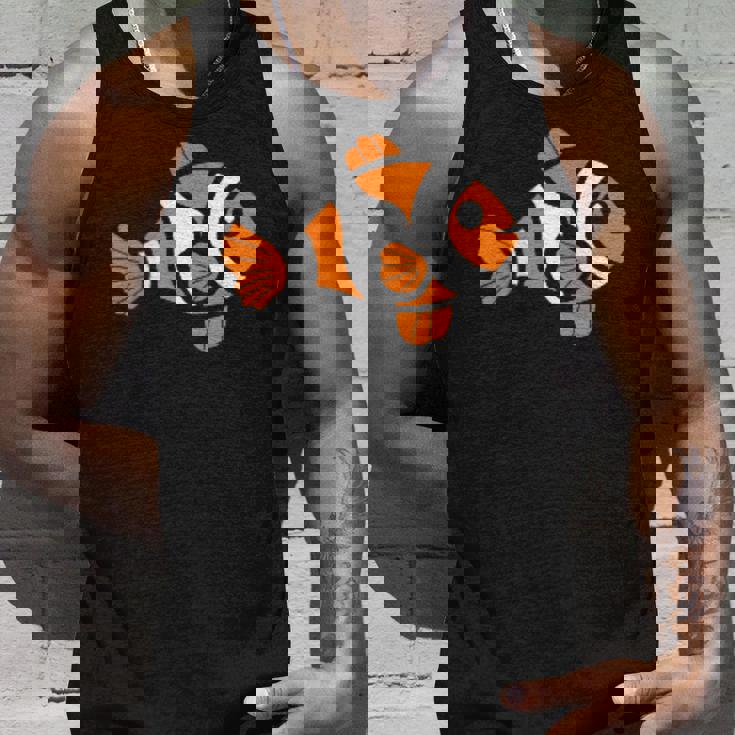 面白いカクレクマノミ シンプルで小さいかわいいカクレクマノミ タンクトップ 彼への贈り物