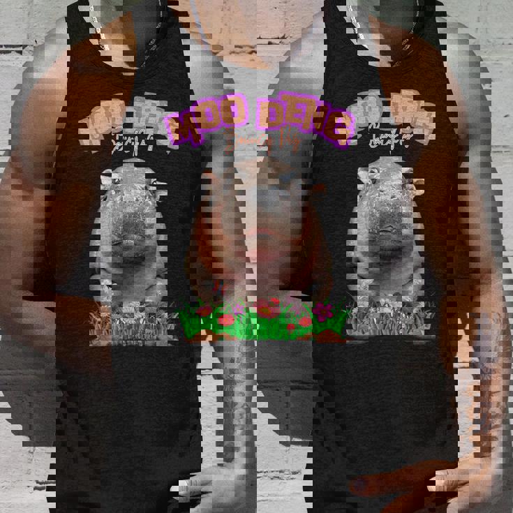 面白いムーデンかわいい赤ちゃんの有名なピグミーカバ タンクトップ 彼への贈り物