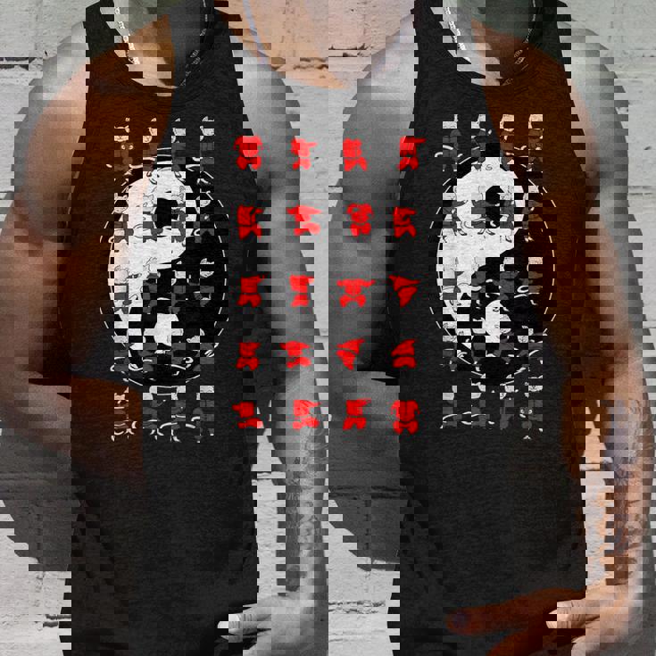 面白い太極拳猫が陰陽のデザインを動かす タンクトップ 彼への贈り物