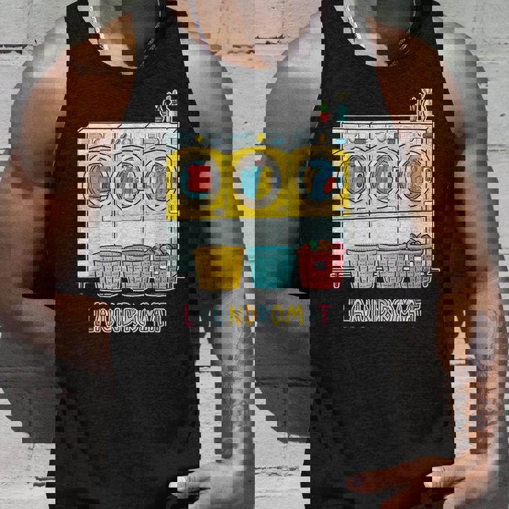 鮮やかでカラフルなコインランドリーテーマ カジュアル タンクトップ 彼への贈り物