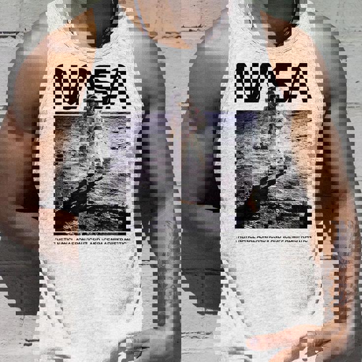 Nasaアポロ11号の月面宇宙飛行士の有名なワームロゴ タンクトップ 彼への贈り物