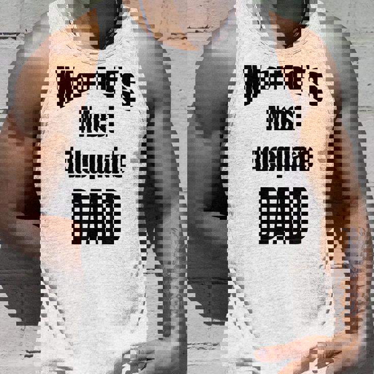 World's Most Adequate Dad はポップへの面白いギフトになります。 タンクトップ 彼への贈り物