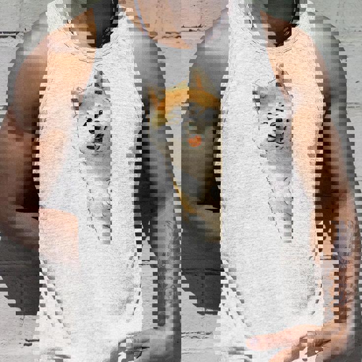 かわいい日本の秋田犬が角をのぞく犬好き。 タンクトップ 彼への贈り物