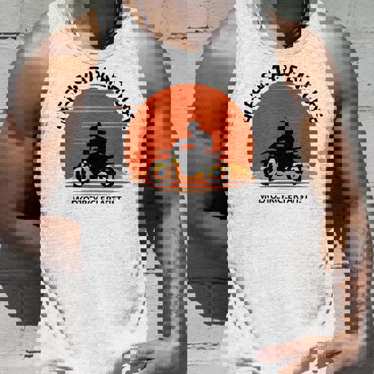 アドベンチャー バイク おもしろ ツーリング 人生は冒険だ オフロードバイクバイク イラスト タンクトップ 彼への贈り物