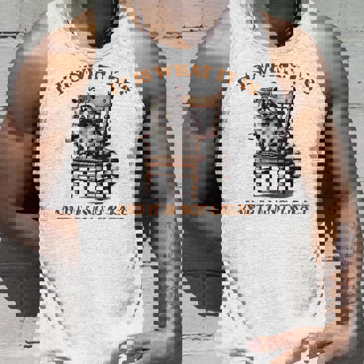 アライグマのミーム It's What It's And It Is Not Greatarcastic タンクトップ 彼への贈り物