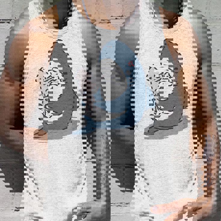 イカを噛み切ることができないサメ タンクトップ 彼への贈り物