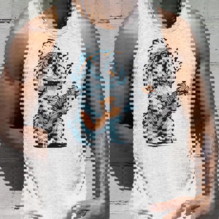 ギターを弾く犬 マルチーズプードル 面白い落書き タンクトップ 彼への贈り物