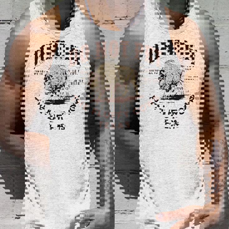 テキサス・ドント・ペット・ザ・フワッフィー・カウズ・ファニー・バイソン タンクトップ 彼への贈り物