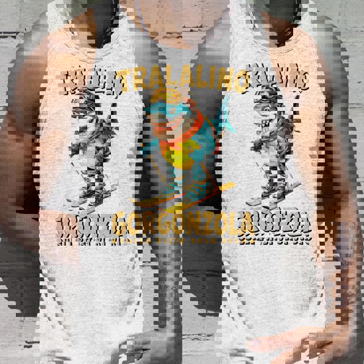 トララリーノ・ゴルゴンゾーラ – トララレロチーズミッションのスキーシャーク。 長袖tシャツ タンクトップ 彼への贈り物