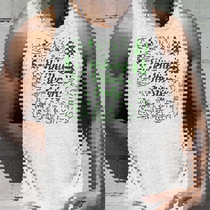 ハイキング バイブスオンリー 自然 落書き アート ミニマリスト 森林愛好家 タンクトップ 彼への贈り物